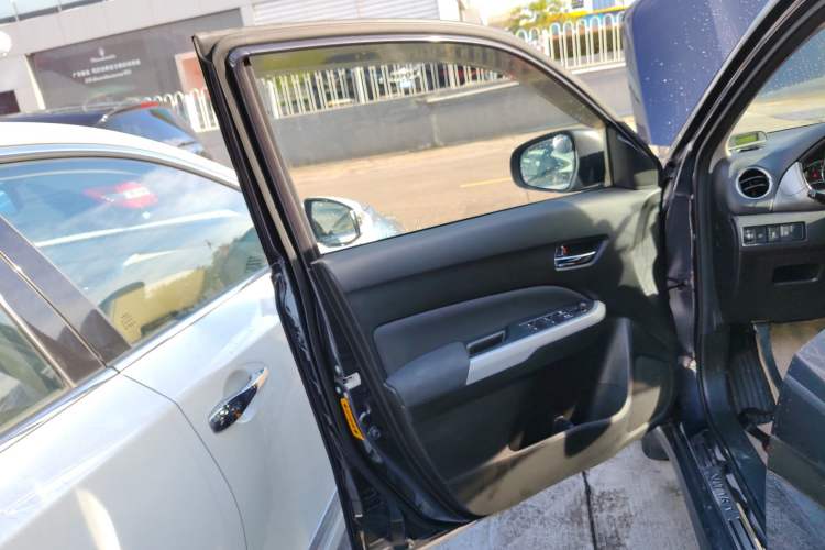 Used Suzuki Vitara 2016 1.4T Automatic Two-Wheel Drive Elite Model Left Front Door Interior