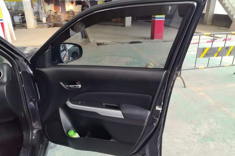Used Suzuki Vitara 2016 1.4T Automatic Two-Wheel Drive Elite Model Right Front Door Interior