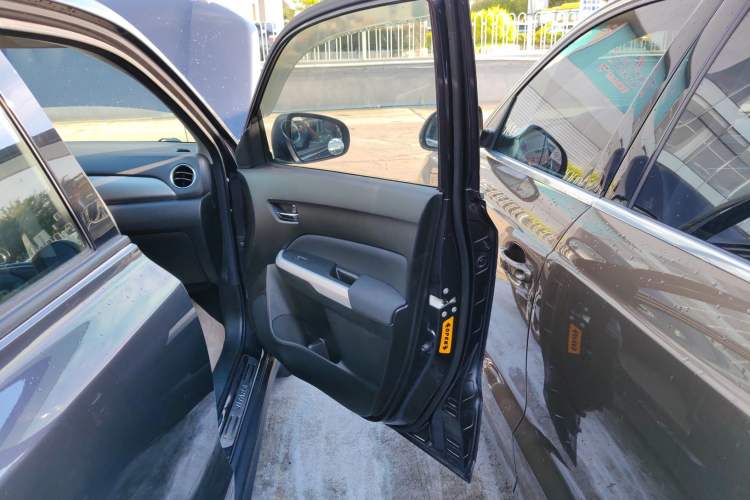 Used Suzuki Vitara 2016 1.4T Automatic Two-Wheel Drive Elite Model Right Front Door Interior
