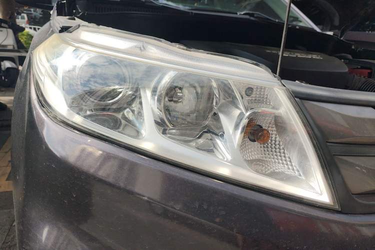 Used Suzuki Vitara 2016 1.4T Automatic Two-Wheel Drive Elite Model Right Front Headlight