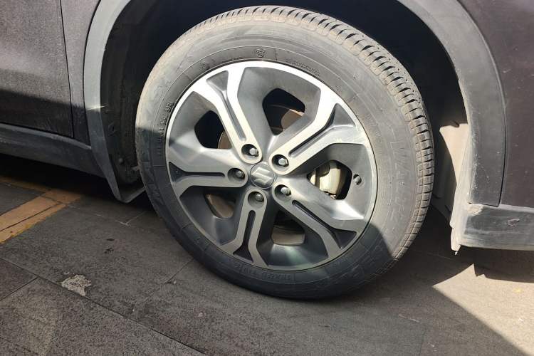 Used Suzuki Vitara 2016 1.4T Automatic Two-Wheel Drive Elite Model Right Front Wheel Hub
