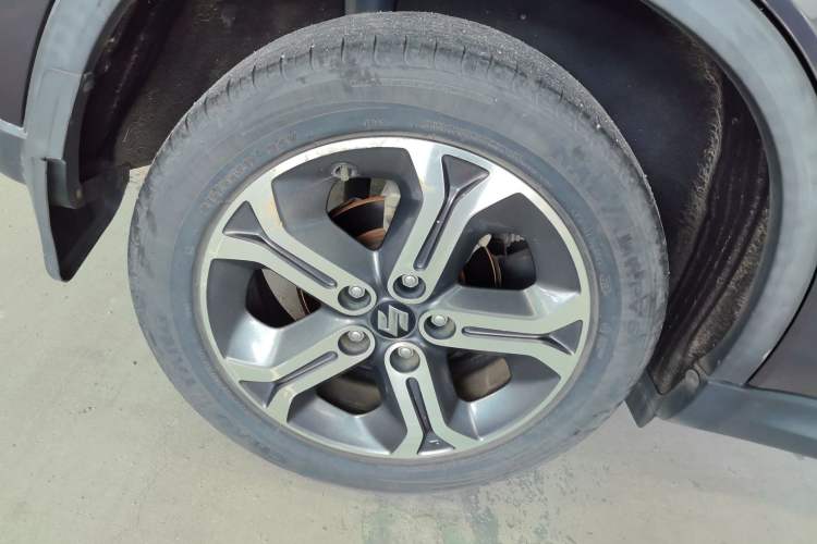 Used Suzuki Vitara 2016 1.4T Automatic Two-Wheel Drive Elite Model Right Rear Wheel Hub