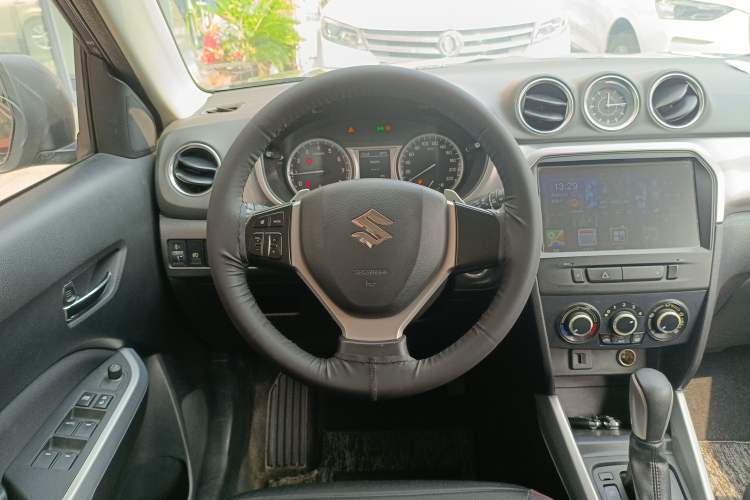Used Suzuki Vitara 2016 1.4T Automatic Two-Wheel Drive Elite Model Steering Wheel