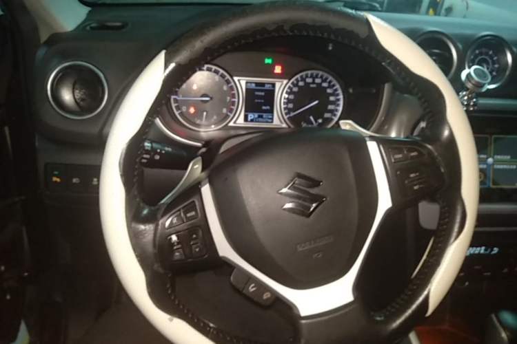 Used Suzuki Vitara 2016 1.4T Automatic Two-Wheel Drive Luxury Version Steering Wheel