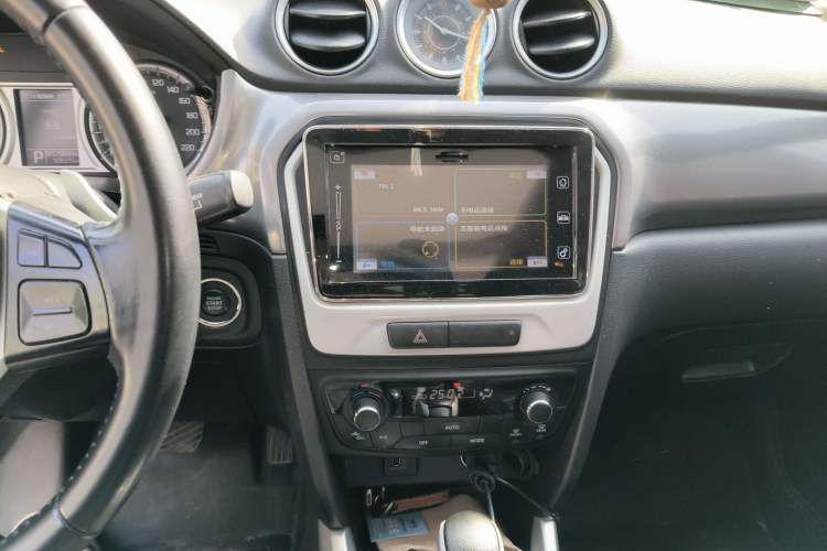 Used Suzuki Vitara 2016 1.4T Automatic 4x4 Flagship Model Audio And AC Panel