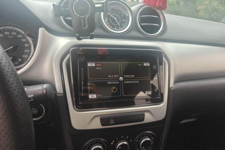 Used Suzuki Vitara 2016 1.4T Automatic All-Wheel Drive Leading Version Audio And AC Panel
