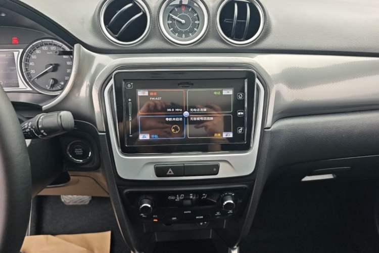 Used Suzuki Vitara 2016 1.4T Automatic 4x4 Flagship Model Audio And AC Panel