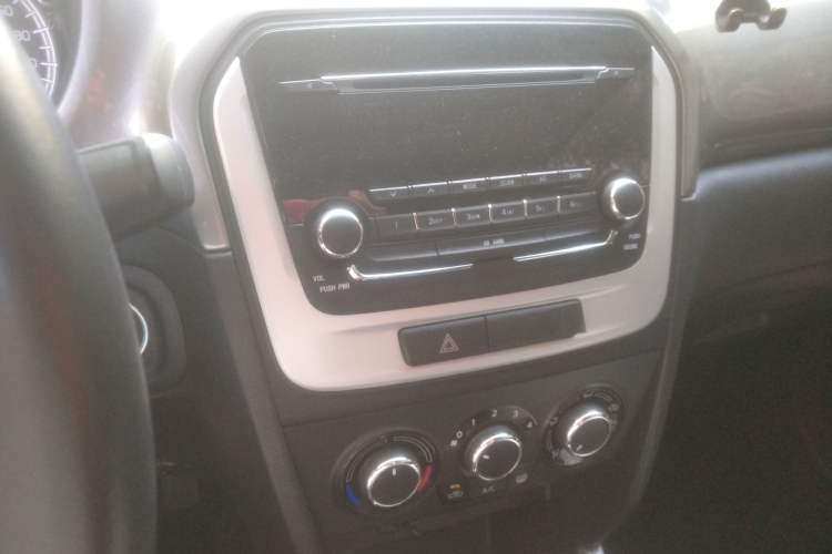Used Suzuki Vitara 2016 1.4T Automatic All-Wheel-Drive Elite Model Audio And AC Panel