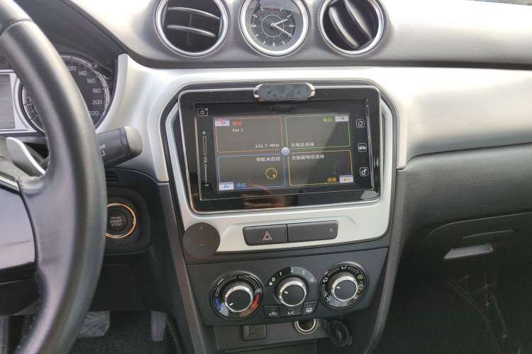 Used Suzuki Vitara 2016 1.4T Automatic All-Wheel Drive Leading Version Audio And AC Panel