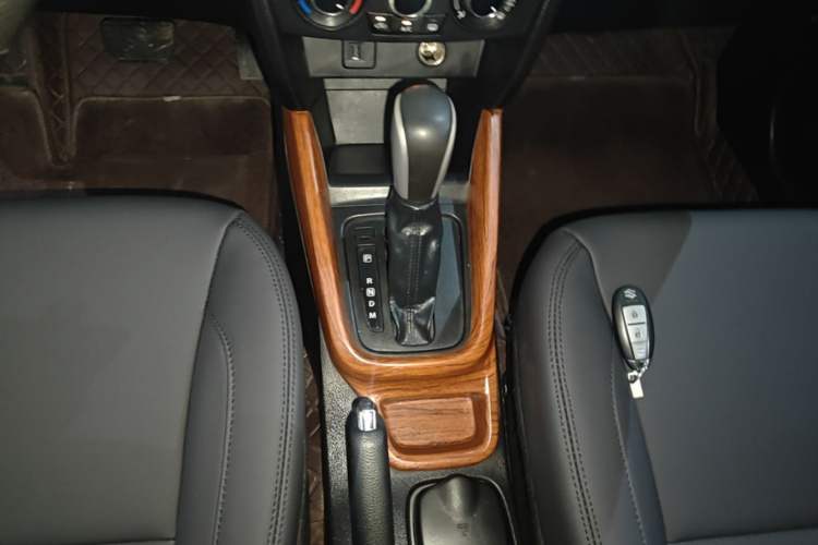 Used Suzuki Vitara 2016 1.4T Automatic Two-Wheel Drive Elite Model Gear Lever