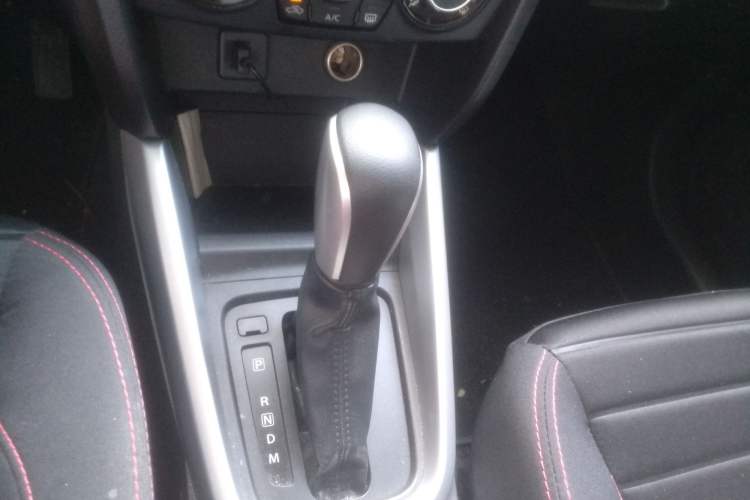 Used Suzuki Vitara 2016 1.4T Automatic All-Wheel-Drive Elite Model Gear Lever