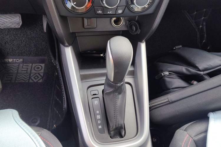 Used Suzuki Vitara 2016 1.4T Automatic All-Wheel Drive Leading Version Gear Lever