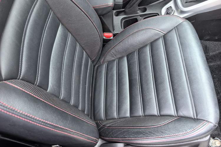 Used Suzuki Vitara 2016 1.4T Automatic 4x4 Flagship Model Interior 3