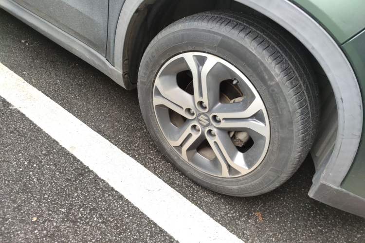 Used Suzuki Vitara 2016 1.4T Automatic All-Wheel-Drive Elite Model Right Front Wheel Hub