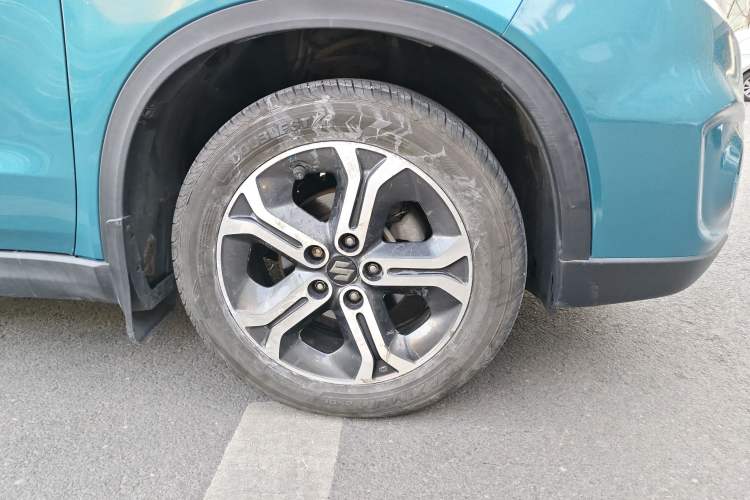 Used Suzuki Vitara 2016 1.4T Manual Two-Wheel-Drive Elite Model Right Front Wheel Hub