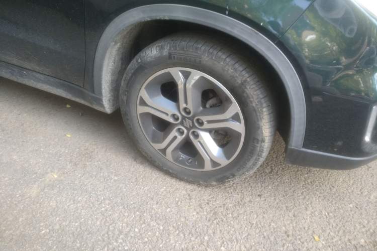 Used Suzuki Vitara 2016 1.4T Automatic All-Wheel-Drive Elite Model Right Front Wheel Hub