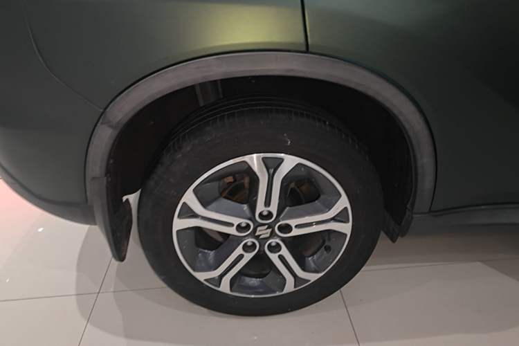 Used Suzuki Vitara 2016 1.4T Automatic Two-Wheel Drive Elite Model Right Rear Wheel Hub