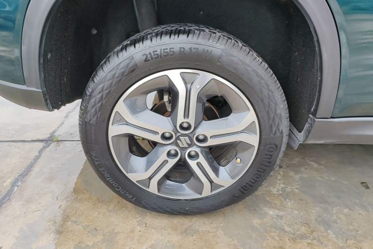 Used Suzuki Vitara 2016 1.4T Automatic All-Wheel Drive Leading Version Right Rear Wheel Hub