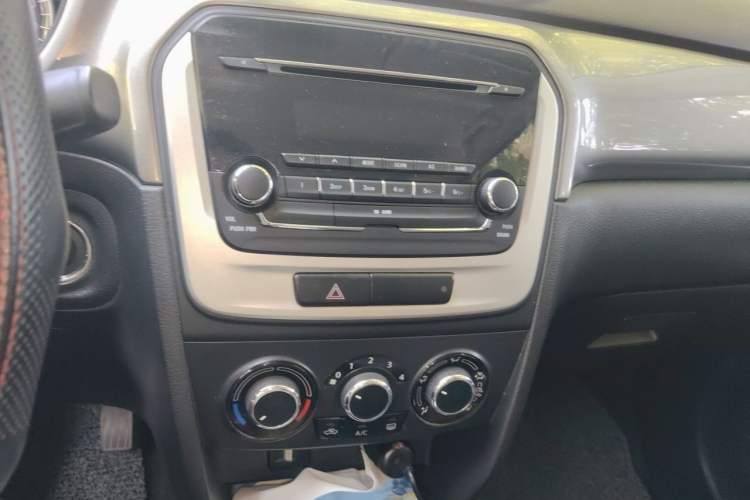 Used Suzuki Vitara 2016 1.4T Automatic Two-Wheel Drive Elite Model Audio And AC Panel