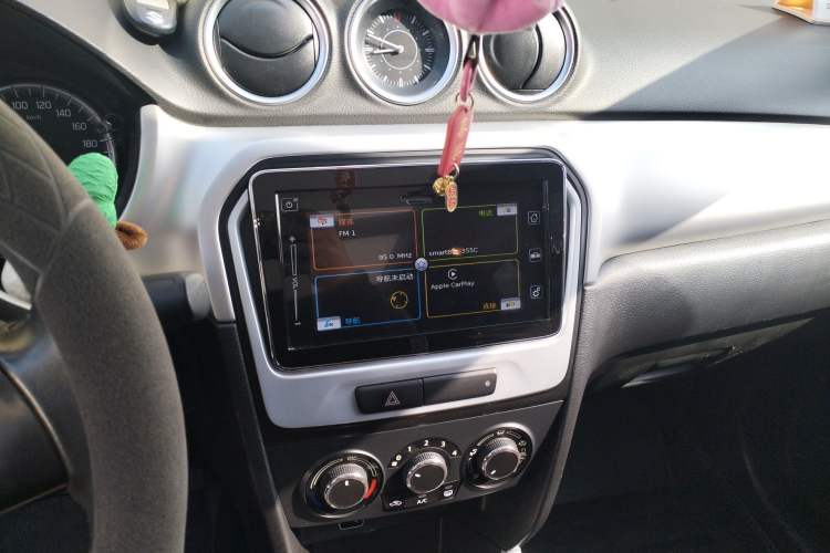 Used Suzuki Vitara 2016 1.4T Automatic All-Wheel Drive Leading Version Audio And AC Panel