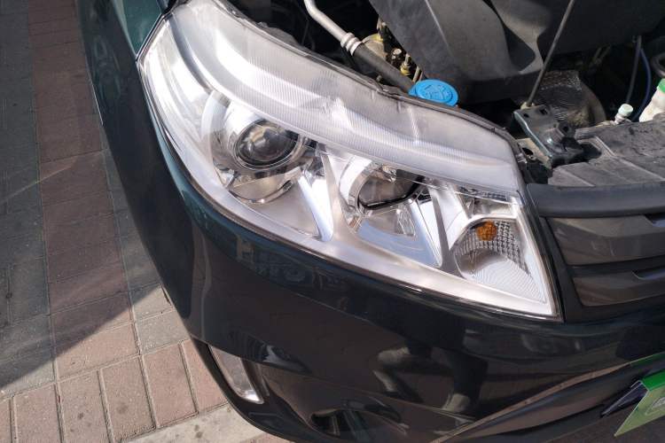 Used Suzuki Vitara 2016 1.4T Automatic All-Wheel Drive Leading Version Right Front Headlight