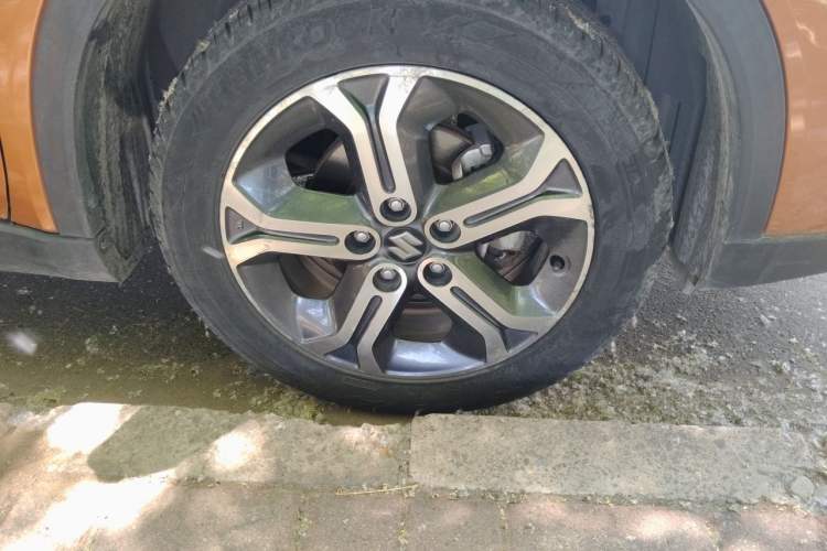 Used Suzuki Vitara 2016 1.4T Automatic Two-Wheel Drive Elite Model Right Front Wheel Hub