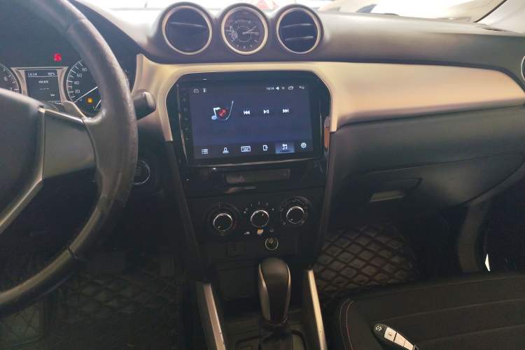 Used Suzuki Vitara 2016 1.4T Automatic Two-Wheel Drive Elite Model Audio And AC Panel