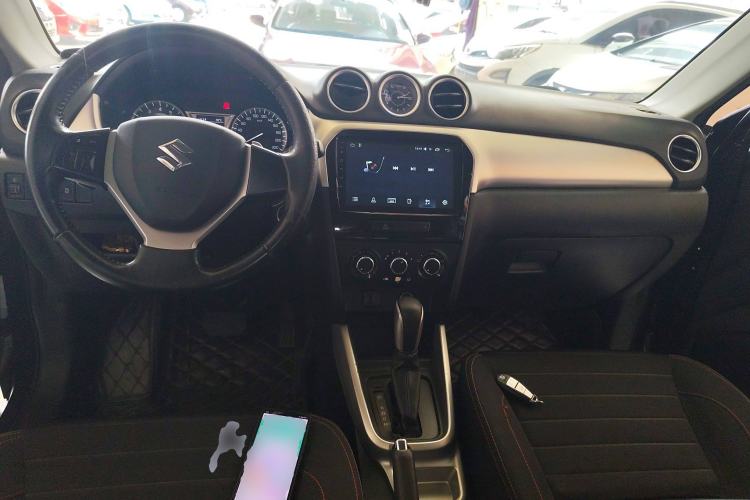 Used Suzuki Vitara 2016 1.4T Automatic Two-Wheel Drive Elite Model Center Console