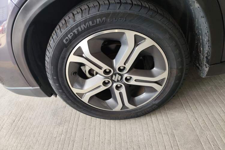 Used Suzuki Vitara 2016 1.4T Automatic Two-Wheel Drive Elite Model Left Front Wheel Hub