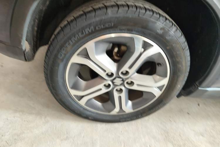 Used Suzuki Vitara 2016 1.4T Automatic Two-Wheel Drive Elite Model Right Rear Wheel Hub