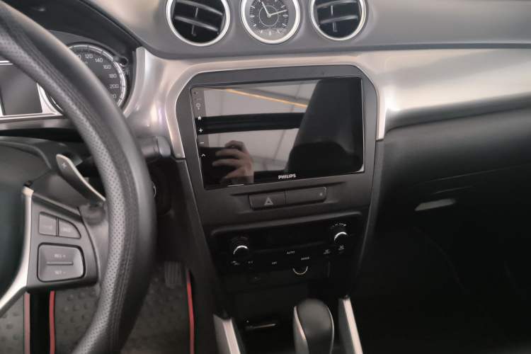 Used Suzuki Vitara 2016 1.4T Automatic Two-Wheel Drive Luxury Version Audio And AC Panel
