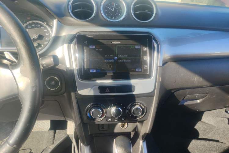 Used Suzuki Vitara 2016 1.4T Automatic All-Wheel Drive Leading Version Audio And AC Panel