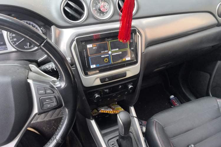 Used Suzuki Vitara 2016 1.4T Automatic Two-Wheel Drive Luxury Version Audio And AC Panel