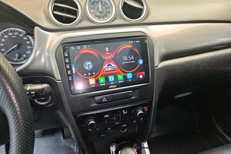 Used Suzuki Vitara 2016 1.4T Automatic Two-Wheel Drive Luxury Version Audio And AC Panel