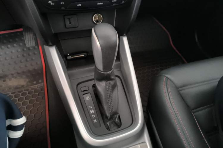 Used Suzuki Vitara 2016 1.4T Automatic Two-Wheel Drive Luxury Version Gear Lever
