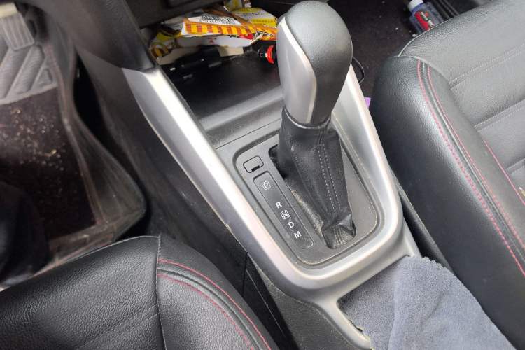 Used Suzuki Vitara 2016 1.4T Automatic Two-Wheel Drive Luxury Version Gear Lever