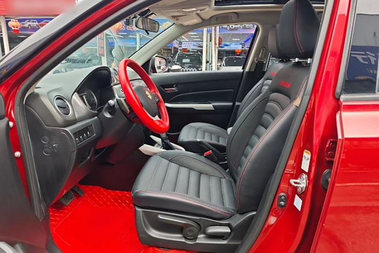 Used Suzuki Vitara 2016 1.4T Automatic Two-Wheel Drive Luxury Version Interior 3