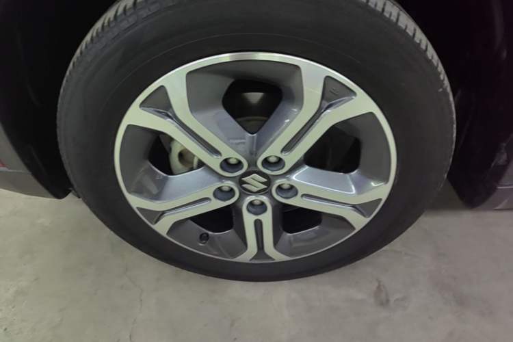 Used Suzuki Vitara 2016 1.4T Automatic Two-Wheel Drive Elite Model Left Front Wheel Hub
