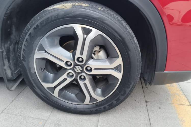 Used Suzuki Vitara 2016 1.4T Automatic Two-Wheel Drive Luxury Version Right Front Wheel Hub