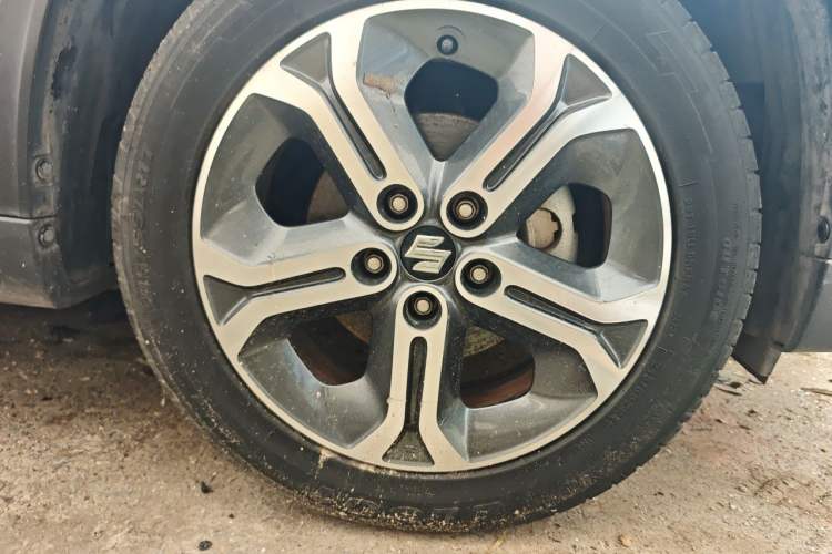 Used Suzuki Vitara 2016 1.4T Automatic Two-Wheel Drive Elite Model Right Front Wheel Hub