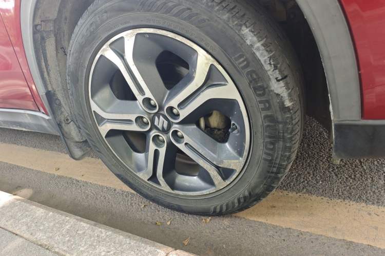 Used Suzuki Vitara 2016 1.4T Automatic Two-Wheel Drive Luxury Version Right Front Wheel Hub