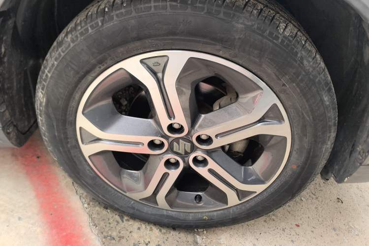 Used Suzuki Vitara 2016 1.4T Automatic Two-Wheel Drive Luxury Version Right Front Wheel Hub