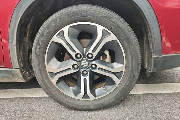Used Suzuki Vitara 2016 1.4T Automatic Two-Wheel Drive Luxury Version Right Front Wheel Hub