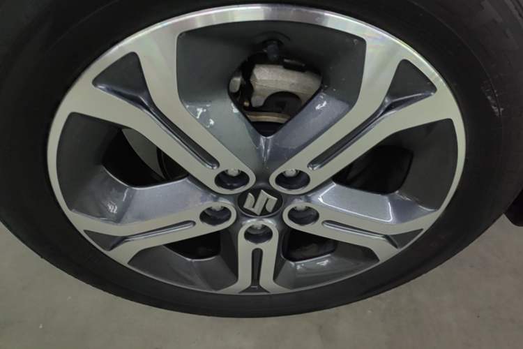 Used Suzuki Vitara 2016 1.4T Automatic Two-Wheel Drive Elite Model Right Rear Wheel Hub
