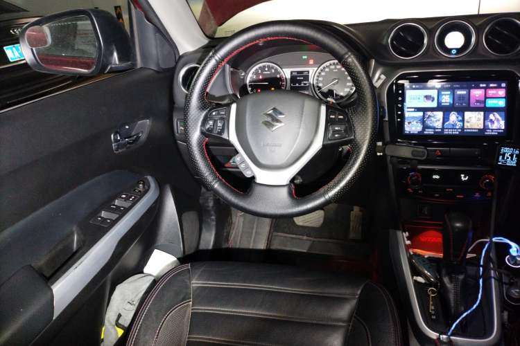 Used Suzuki Vitara 2016 1.4T Automatic Two-Wheel Drive Luxury Version Steering Wheel