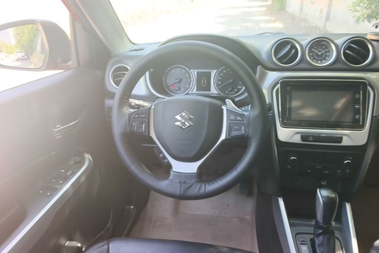 Used Suzuki Vitara 2016 1.4T Automatic Two-Wheel Drive Luxury Version Steering Wheel