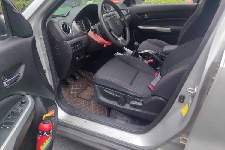 Used Suzuki Vitara 2016 1.6L Manual Two-Wheel Drive Entry-Level Trim Driver Seat