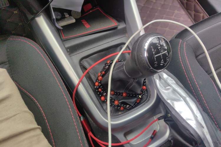 Used Suzuki Vitara 2016 1.6L Manual Two-Wheel Drive Entry-Level Trim Gear Lever
