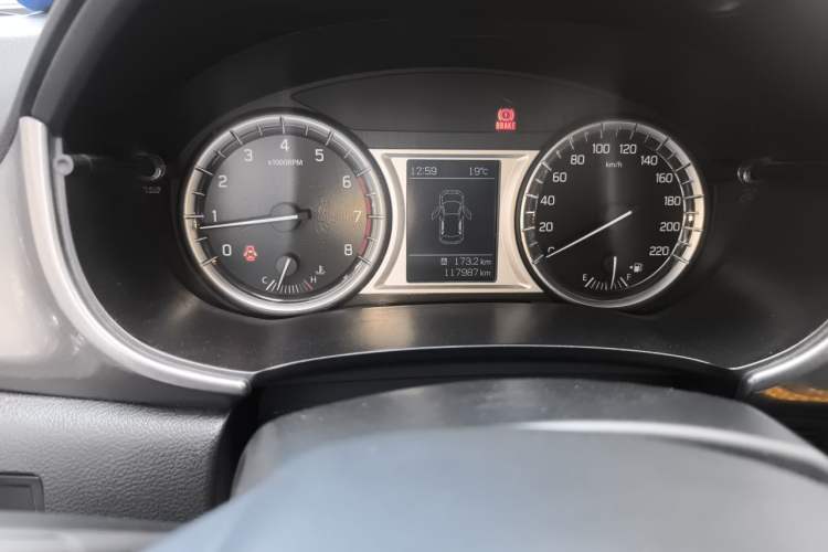 Used Suzuki Vitara 2016 1.4T Manual Two-Wheel Drive Luxury Model Odometer Close Up