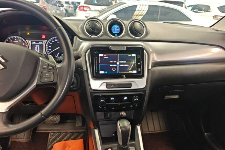 Used Suzuki Vitara 2016 1.4T Automatic Two-Wheel Drive Luxury Version Audio And AC Panel